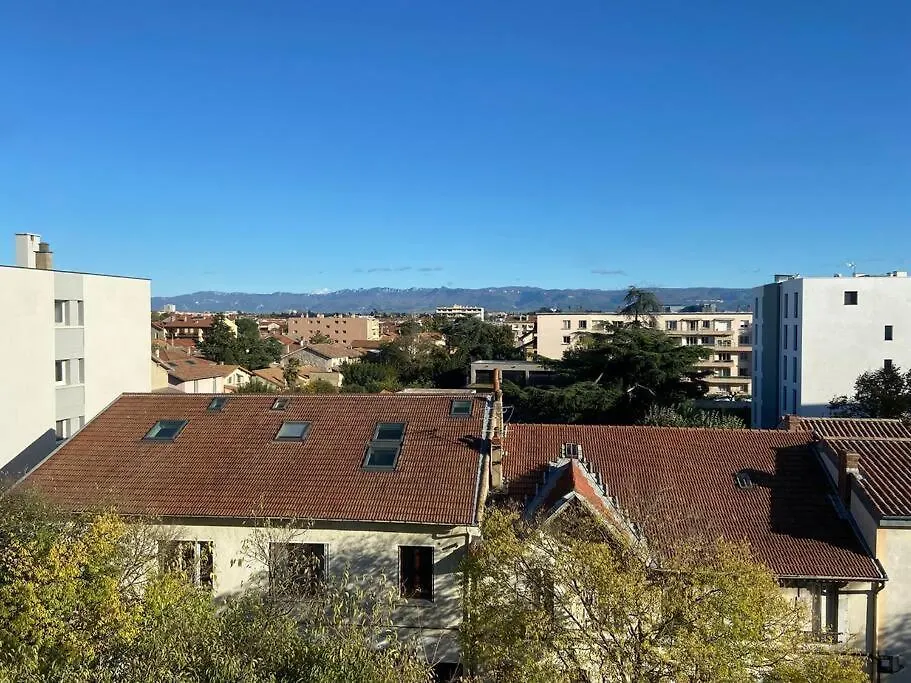 Bel Appartement Idealement Situe location
